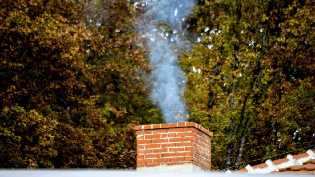 Dallas chimney services | smoke exiting chimney